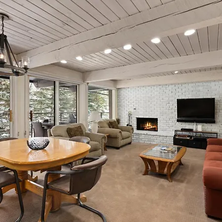 Chateau Roaring Fork 7, Deluxe Condo Overlooking The River, Four Blocks To Downtown Aspen